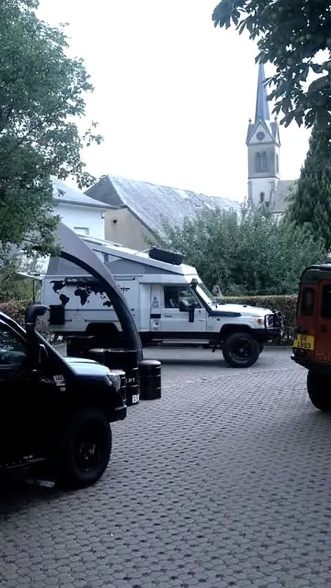 Expeditionsfahrzeuge zu Gast